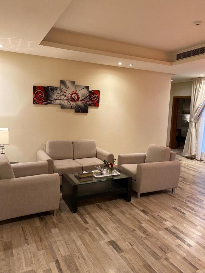 Thwary Hotel Suites Riyadh Eksteriør billede